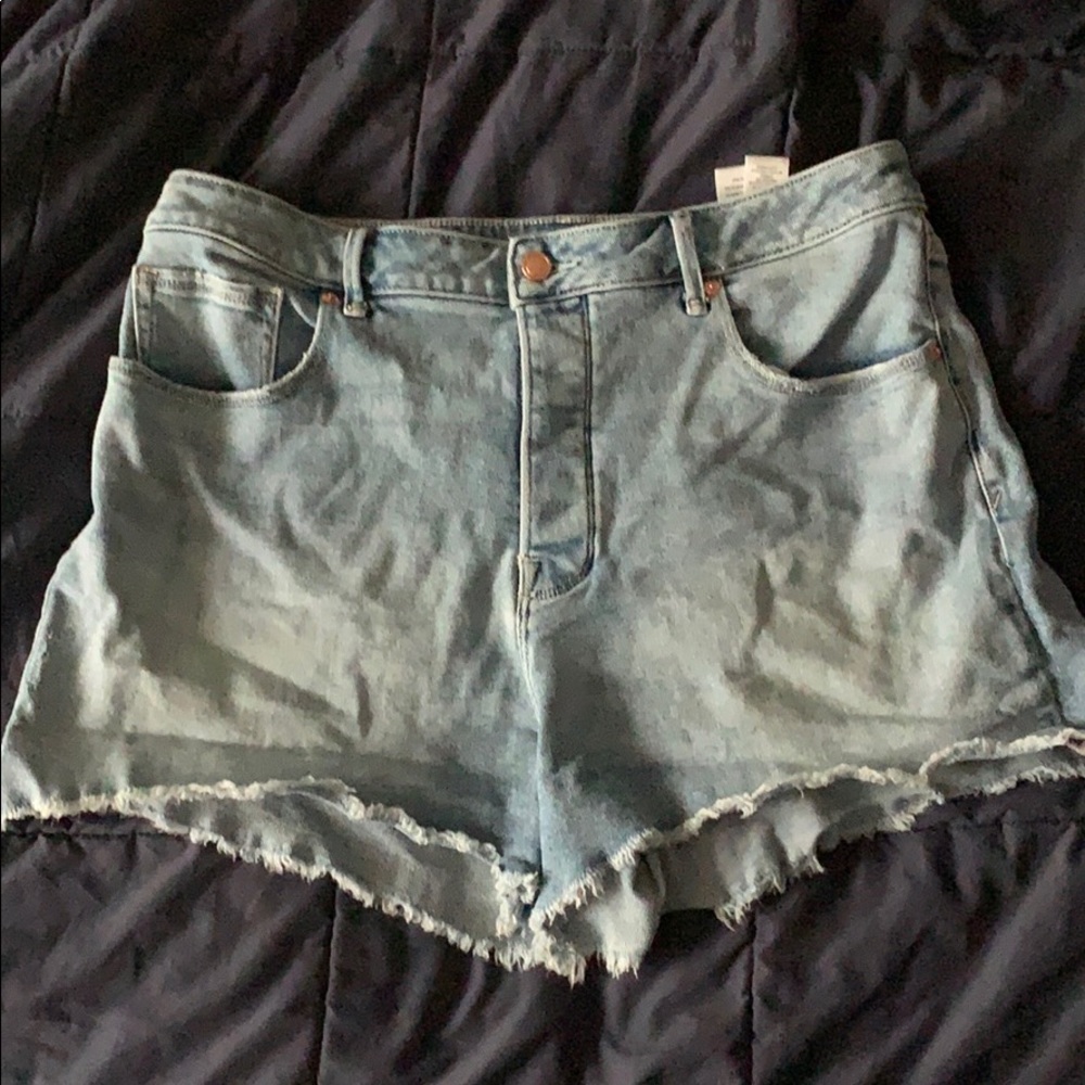 Good American cutoff shorts